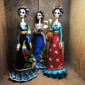 Calavera mexicana Frida Kahlo de cerámica